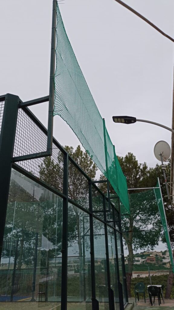 Tennis court perimeter enclosure systems - Visor Fall Arrest Nets ...