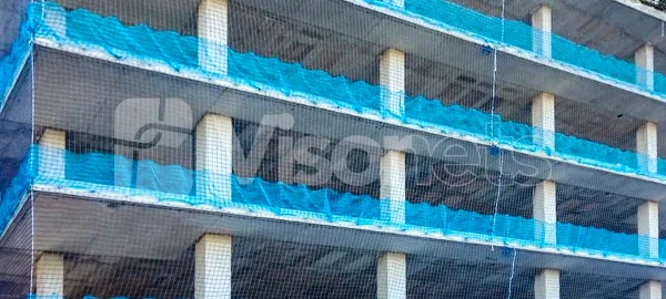 VISORNETS facade safety nets with toe board: Complete protection at height - VISOR FALL ARREST NETS